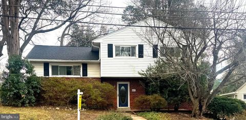 Photo of 8607 Lanier Drive, SILVER SPRING, MD 20910 (MLS # MDMC2209384)