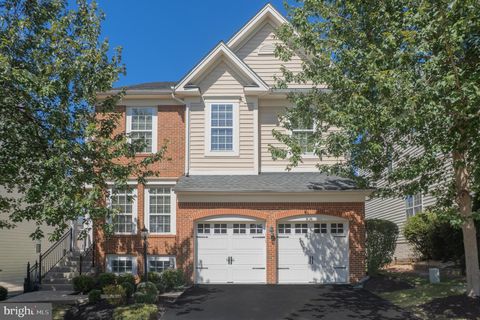 Photo of 16862 Reef Knot Way, WOODBRIDGE, VA 22191 (MLS # VAPW2109572)