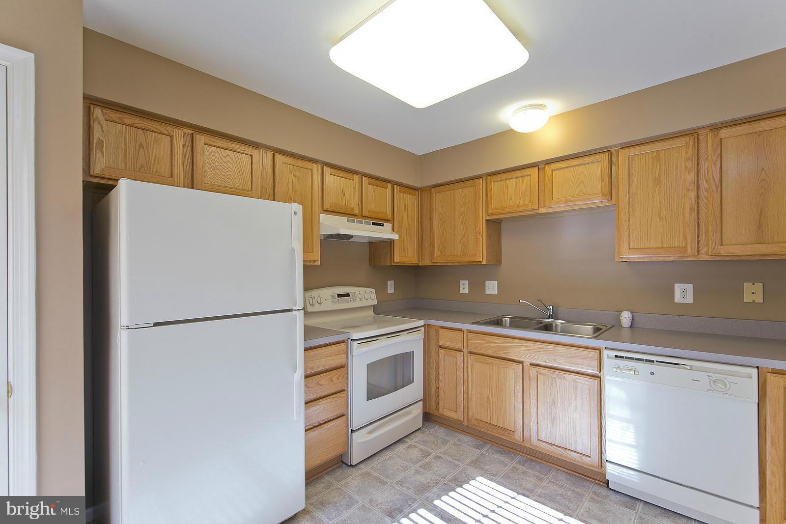 LAKELAND PLACE - Residential