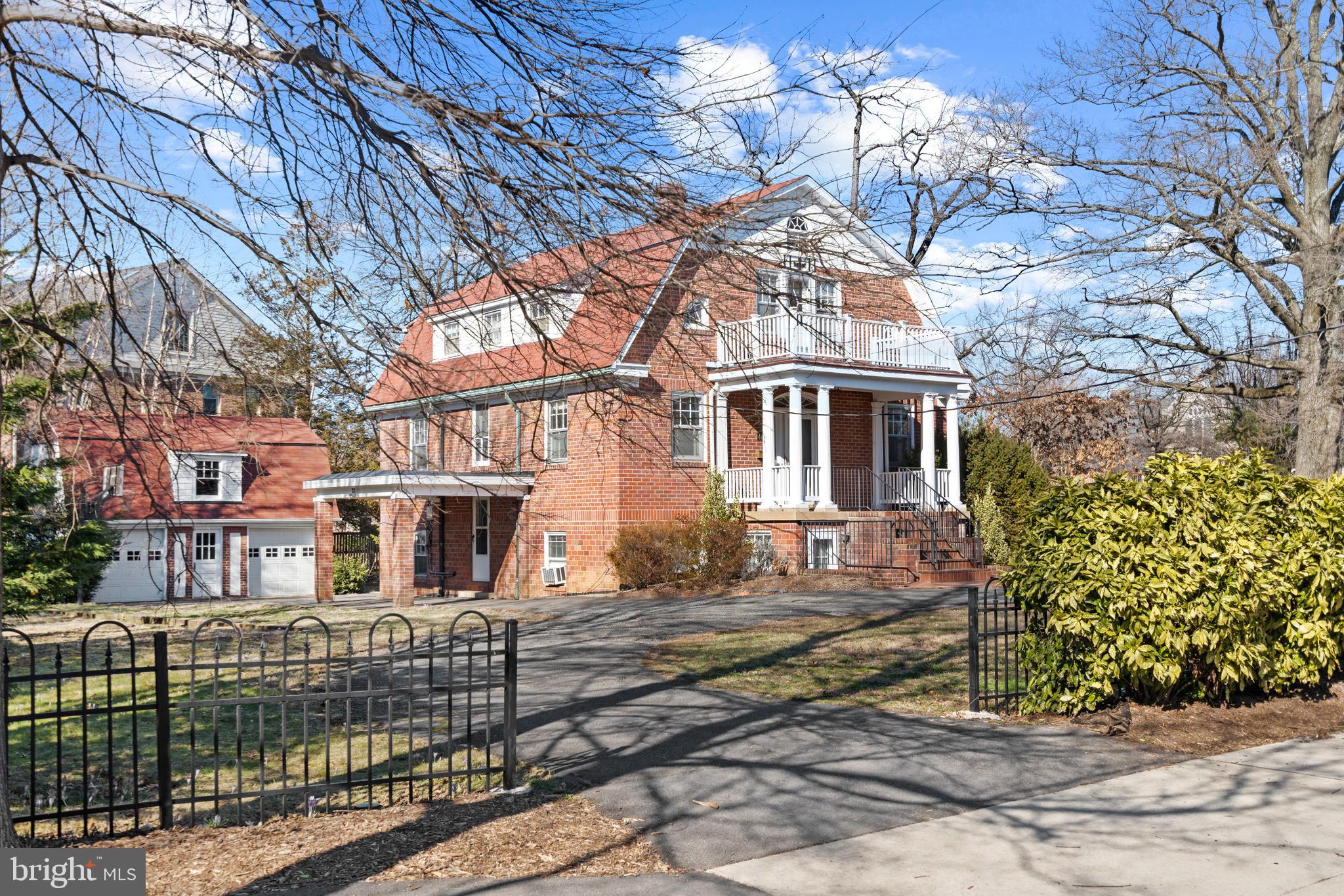 SHIRLEY WOODS - Residential