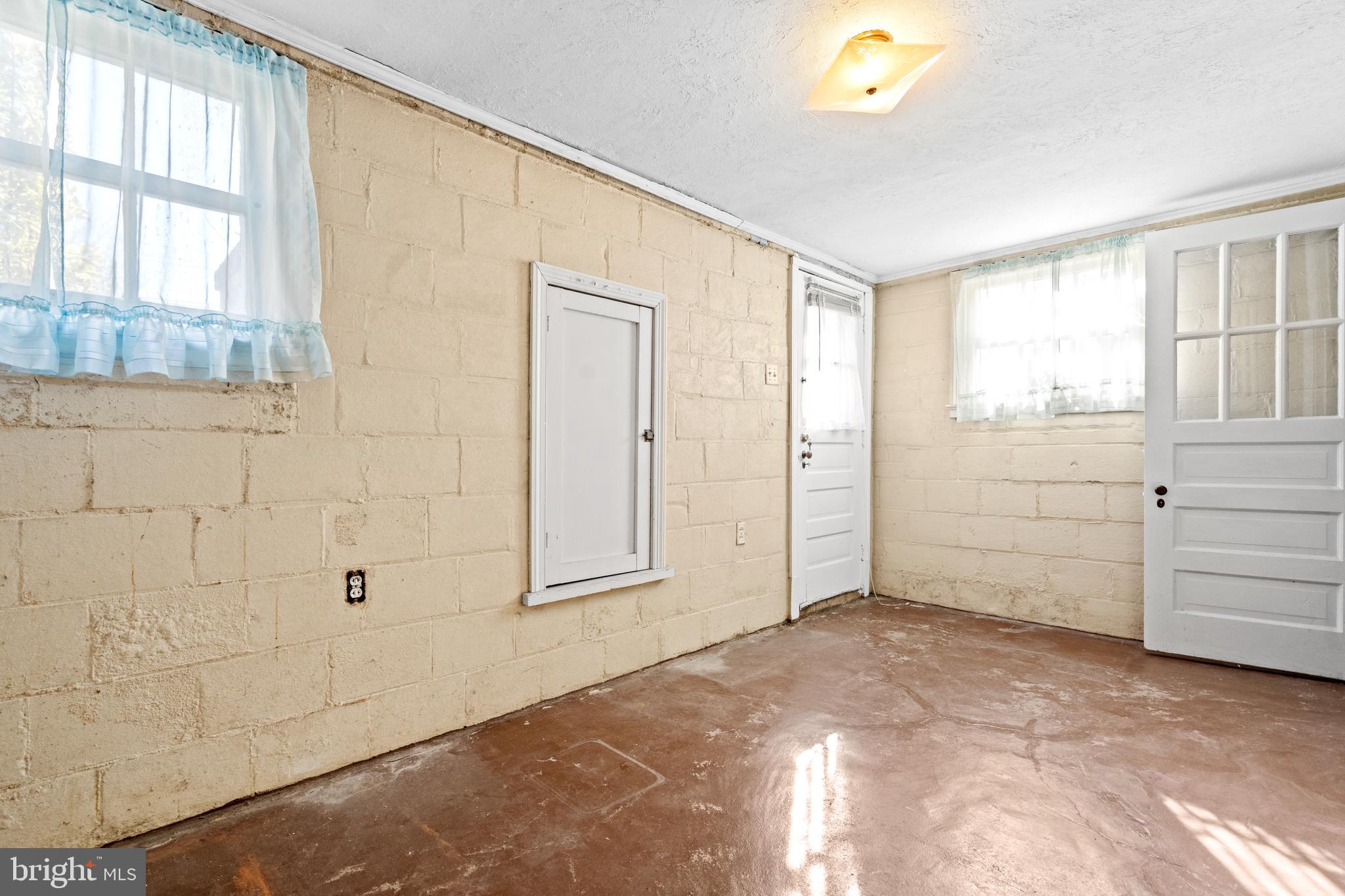 SHIRLEY WOODS - Residential