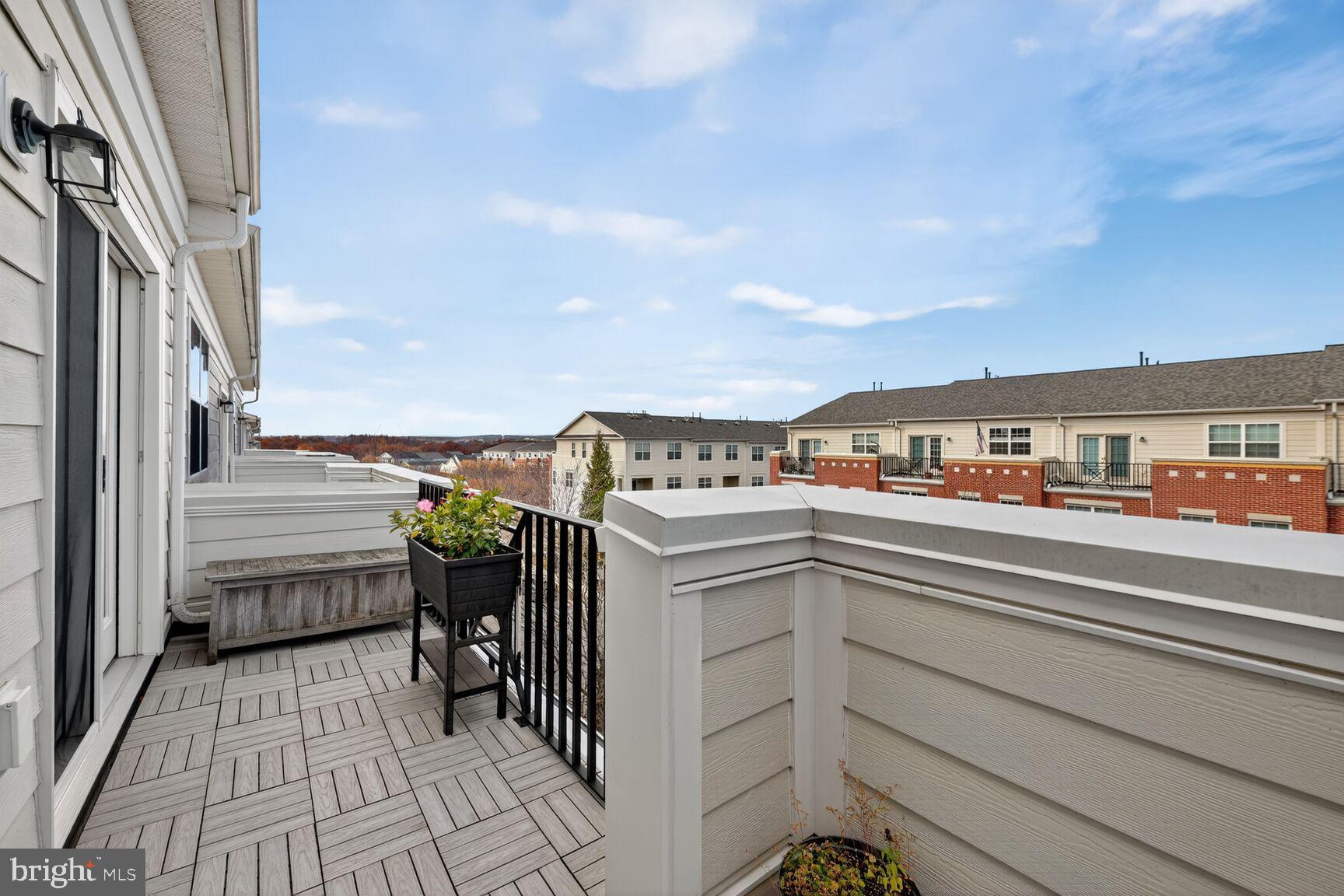 TOWNES CONDOMINIUMS - Residential