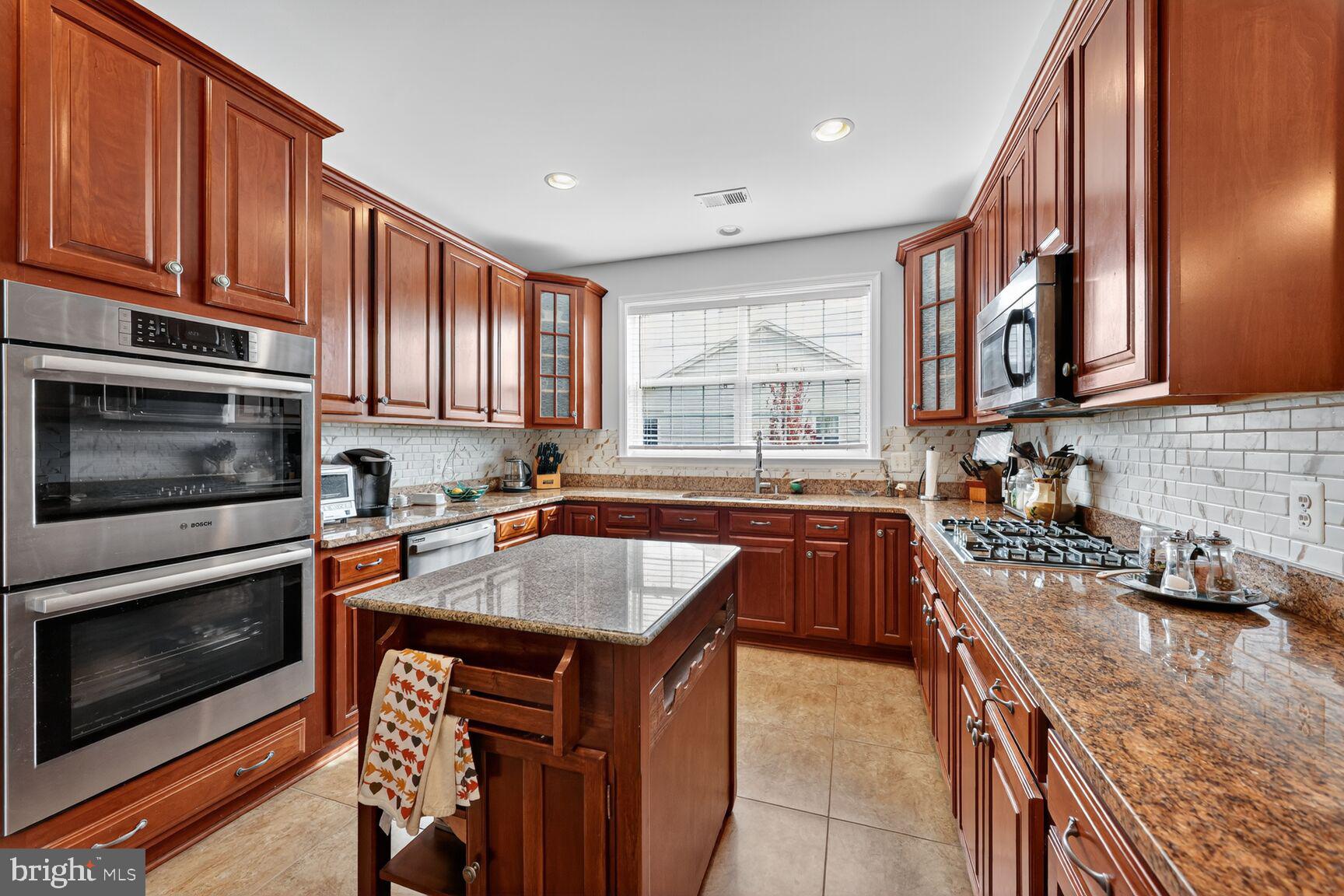 TOWNES CONDOMINIUMS - Residential