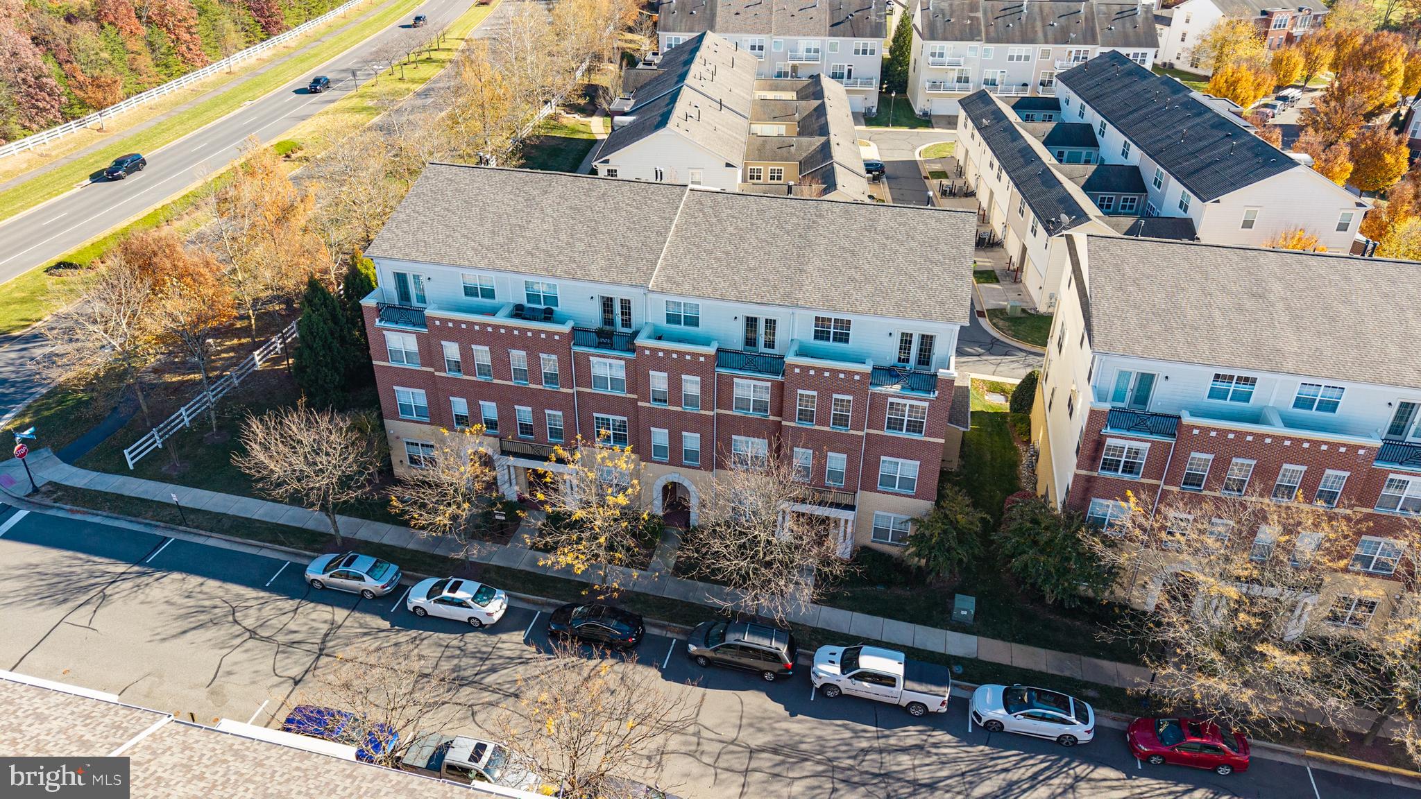 TOWNES CONDOMINIUMS - Residential