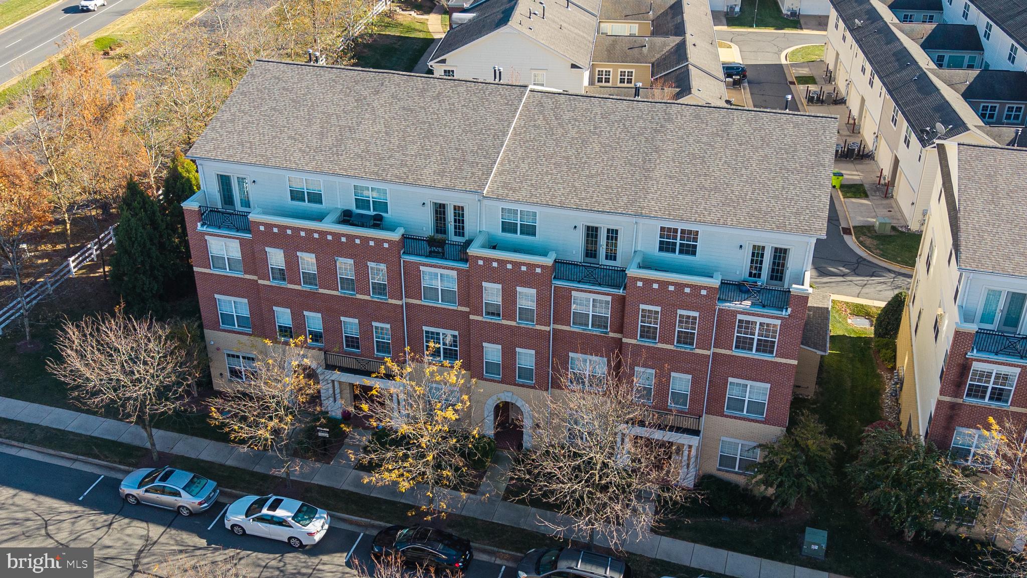 TOWNES CONDOMINIUMS - Residential