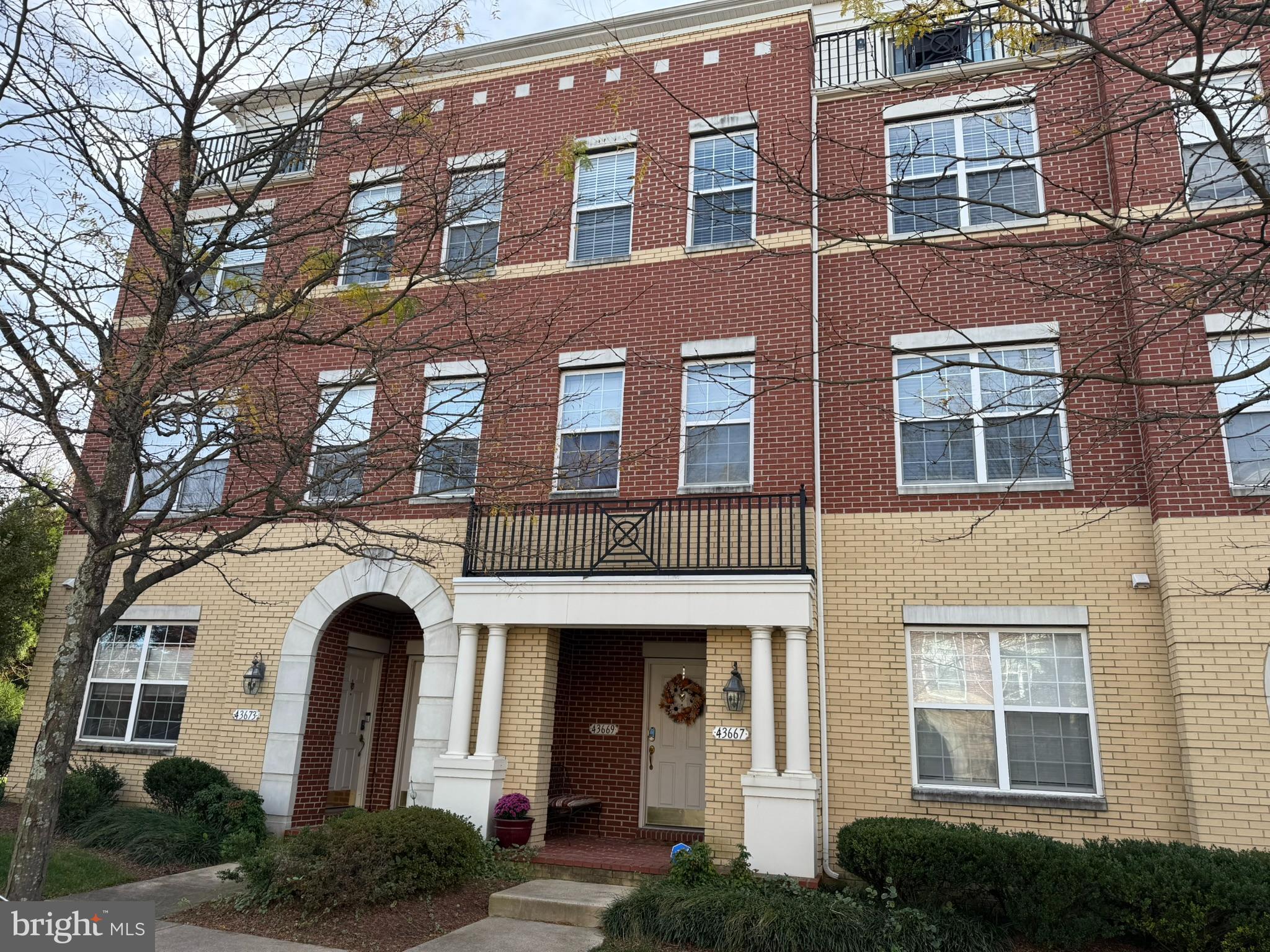 TOWNES CONDOMINIUMS - Residential