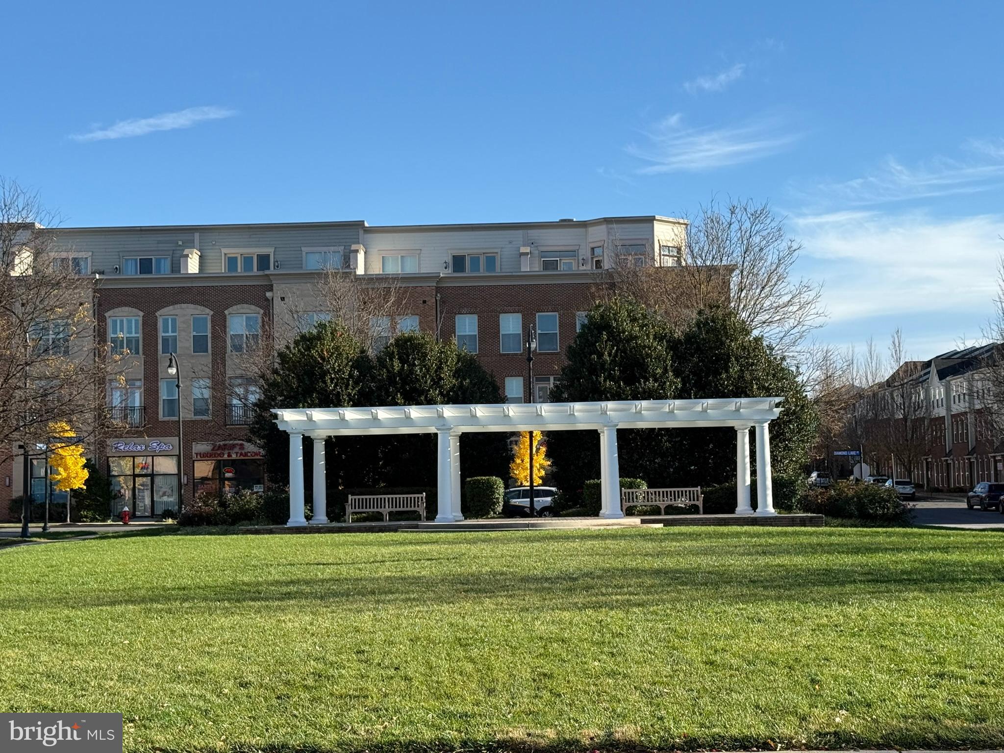 TOWNES CONDOMINIUMS - Residential