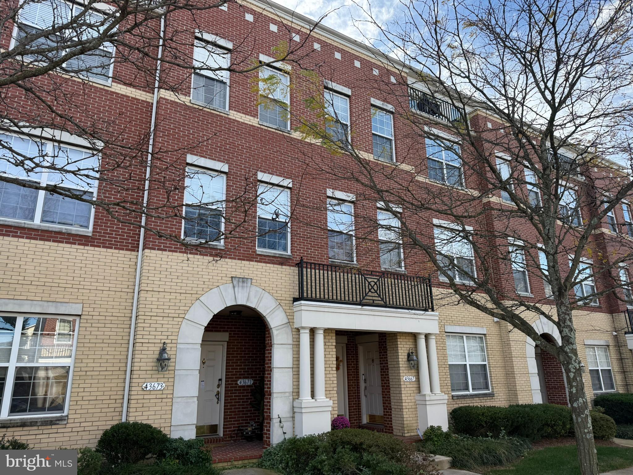 TOWNES CONDOMINIUMS - Residential