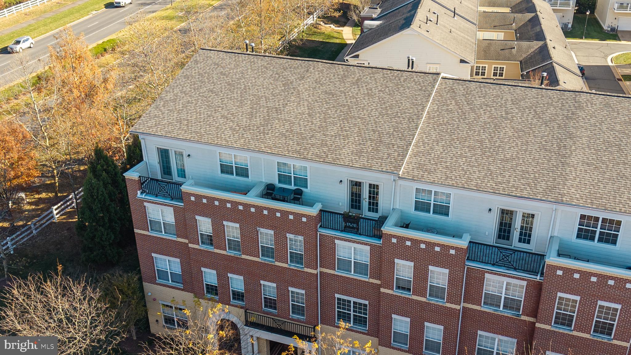 TOWNES CONDOMINIUMS - Residential