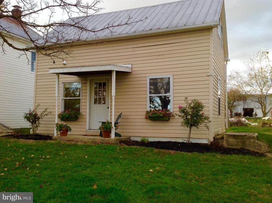 This remodeled cottage style home is ready to go! If you are looking for peace and quiet in a country setting this is for you.Large yard, extra storage, amazing views,  yet close to town!