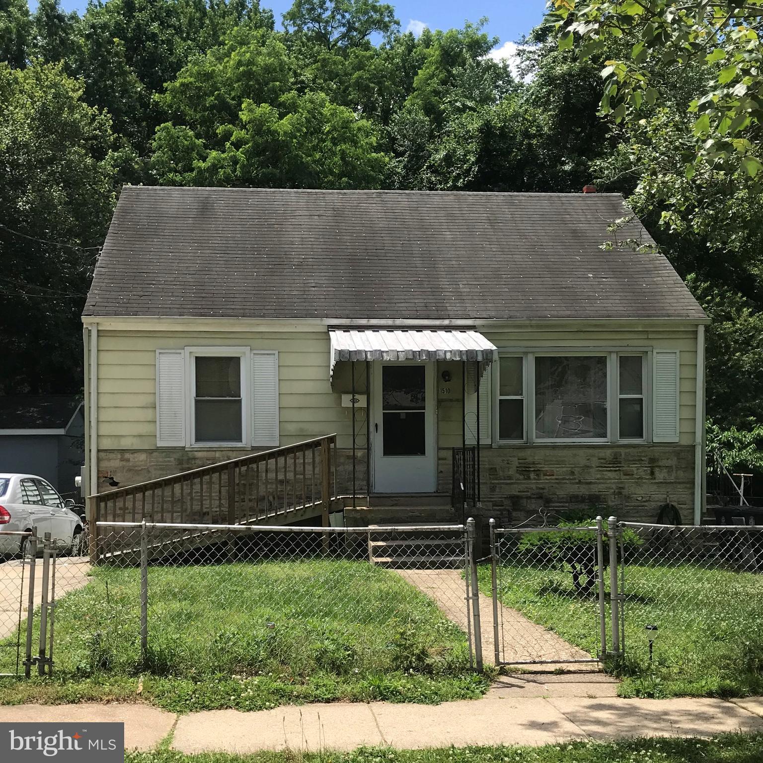 Single family house for sale by the original owner. 3 bedrooms, 1 bathroom with off street parking on a fully fenced yard. House needs work. Loads of potential here! Selling in "as-is" condition. Conveniently located nearby schools, MD/DC borderline, metro, public transportation, main roads, restaurants and more.