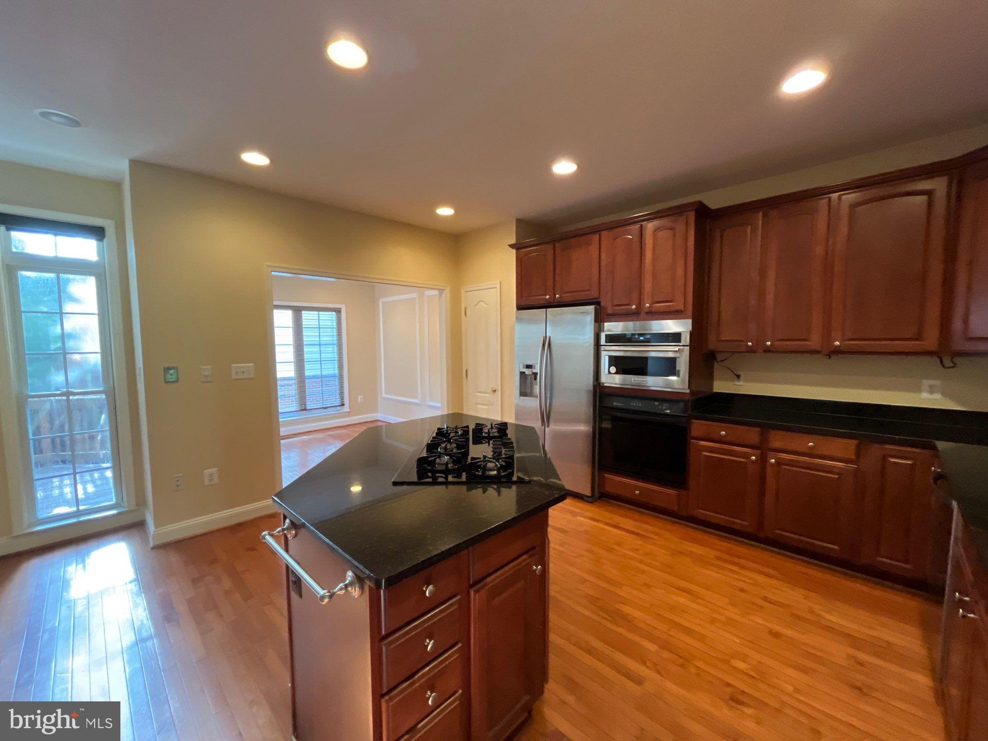 FAIRFAX CENTER LANDBAY - Residential Lease