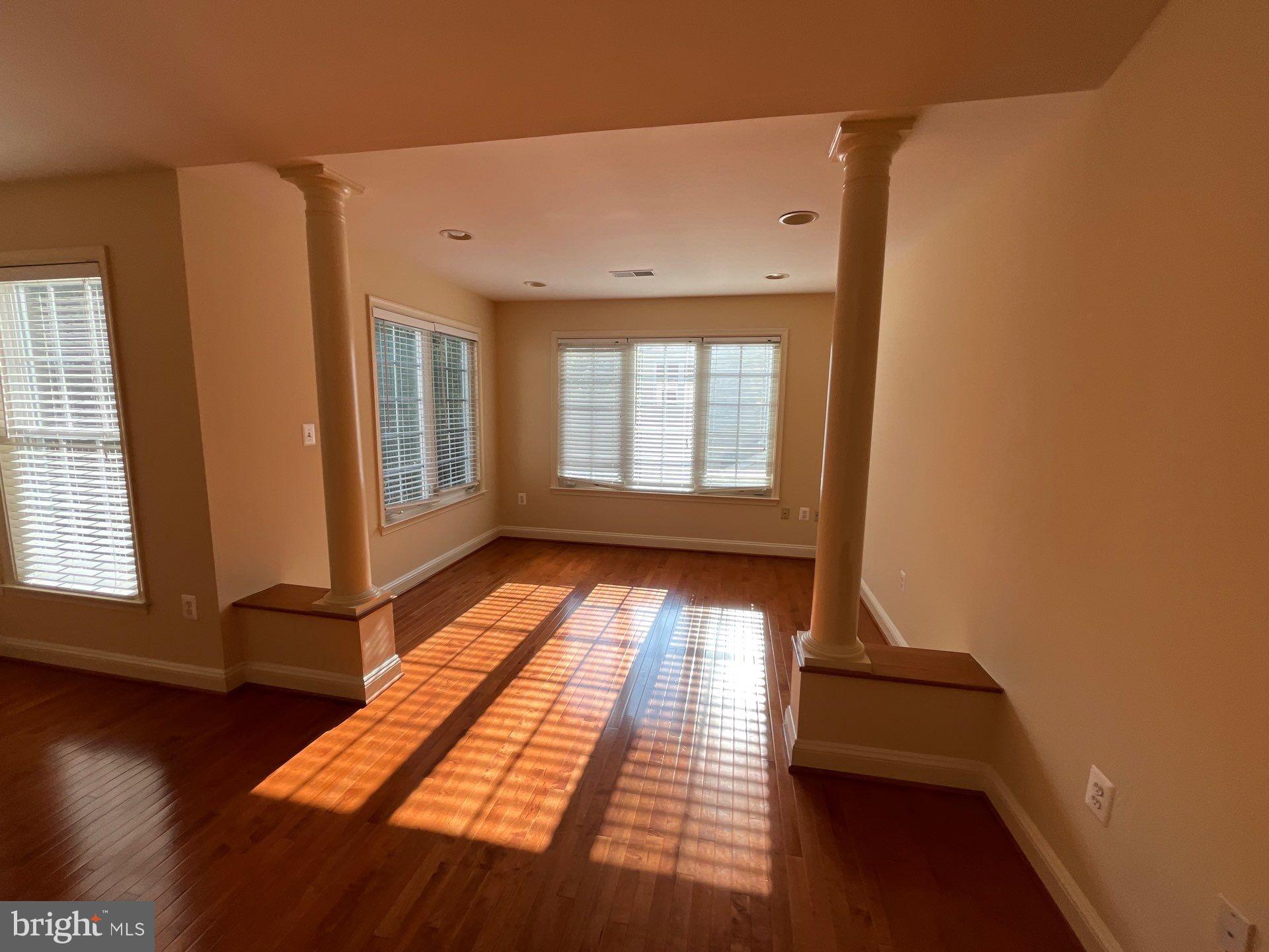 FAIRFAX CENTER LANDBAY - Residential Lease