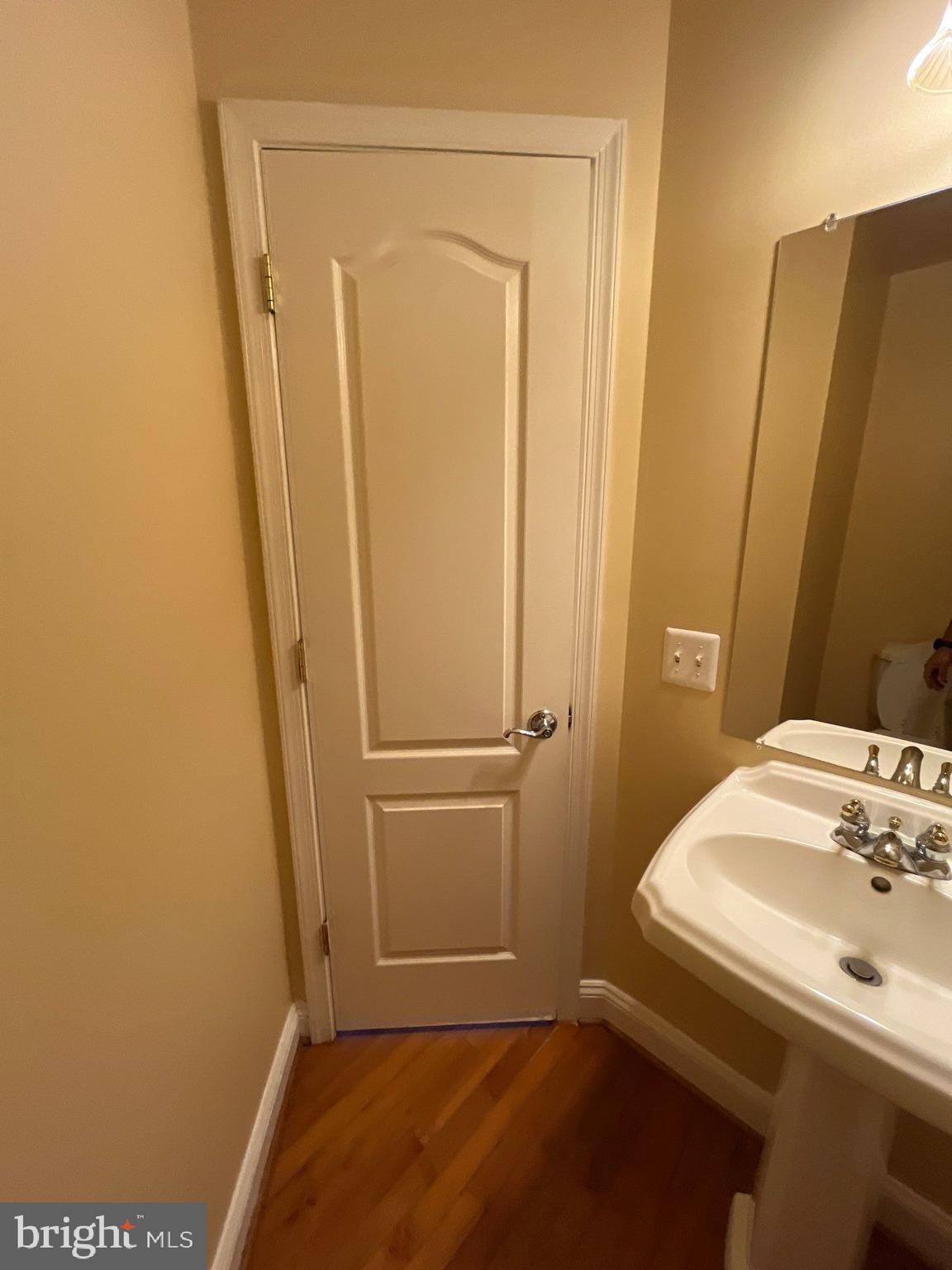 FAIRFAX CENTER LANDBAY - Residential Lease