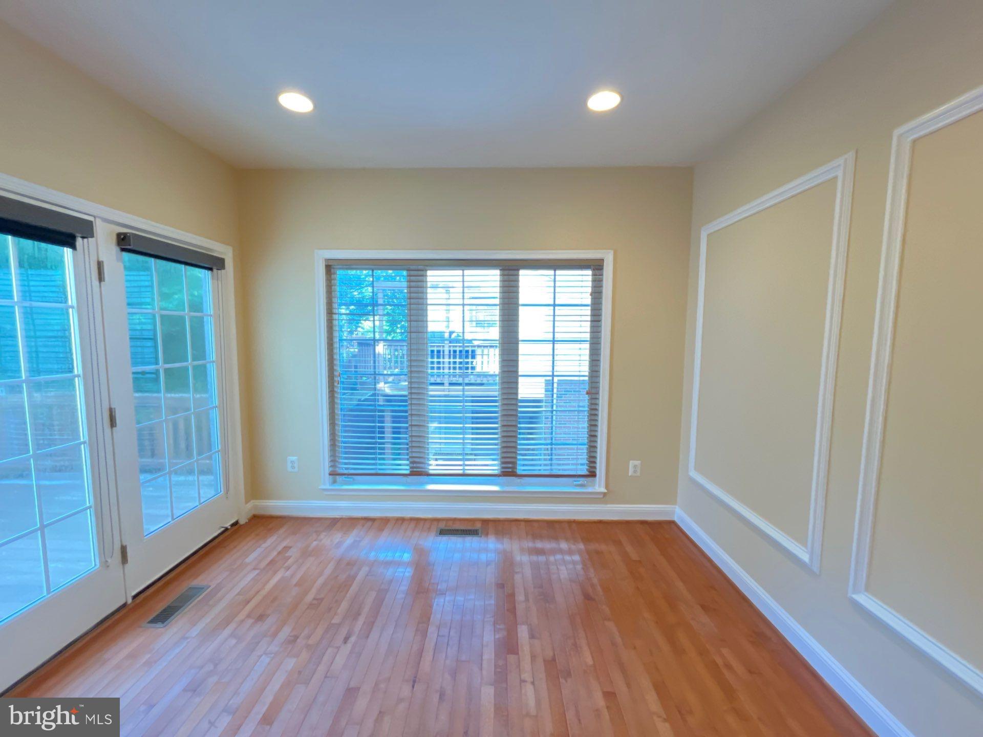 FAIRFAX CENTER LANDBAY - Residential Lease