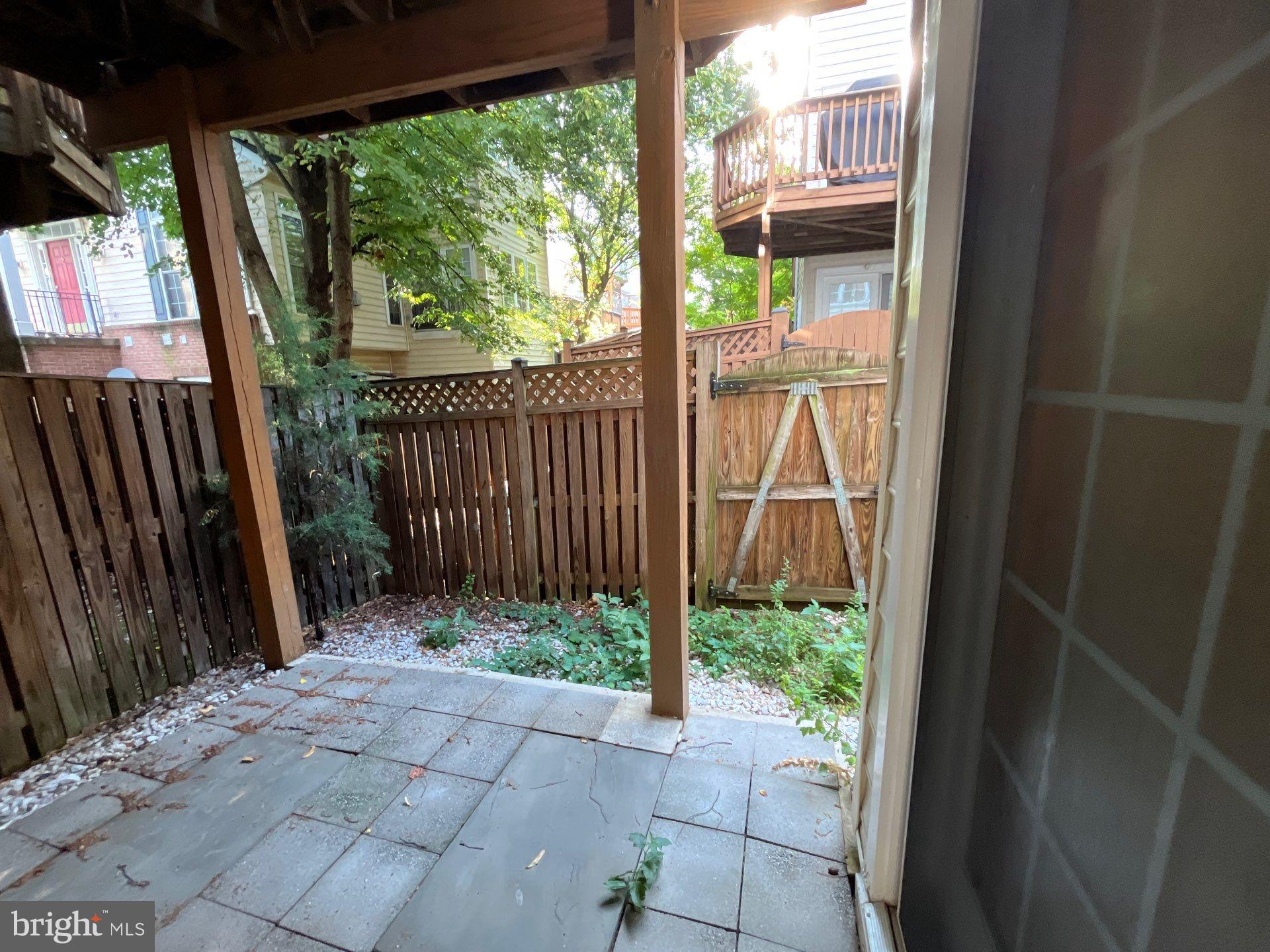 FAIRFAX CENTER LANDBAY - Residential Lease