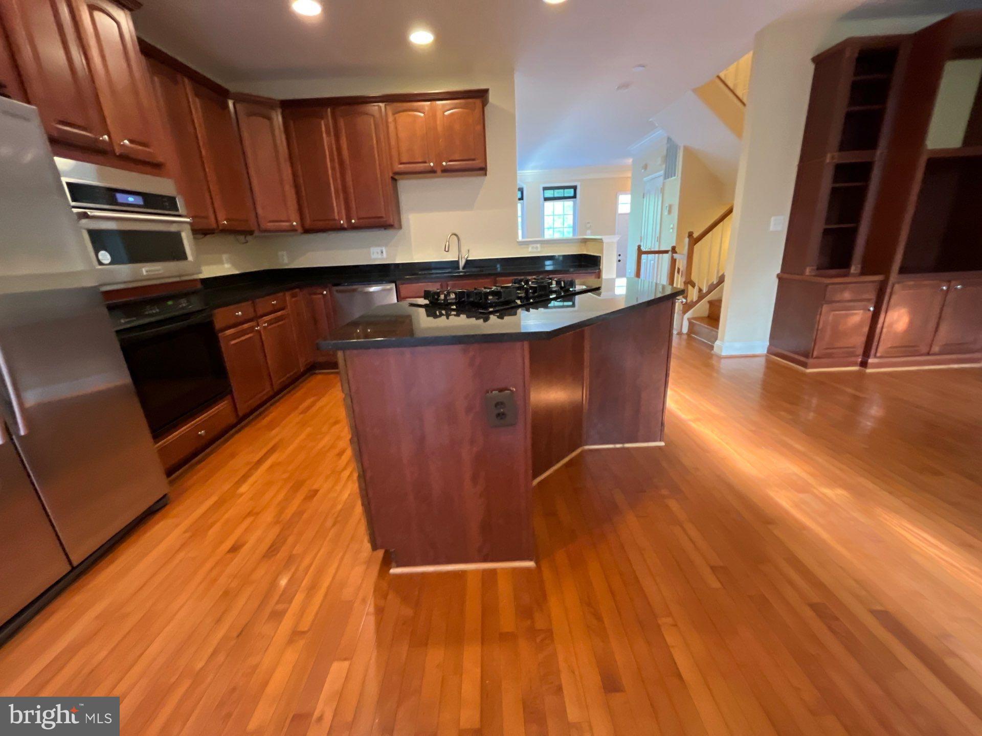 FAIRFAX CENTER LANDBAY - Residential Lease