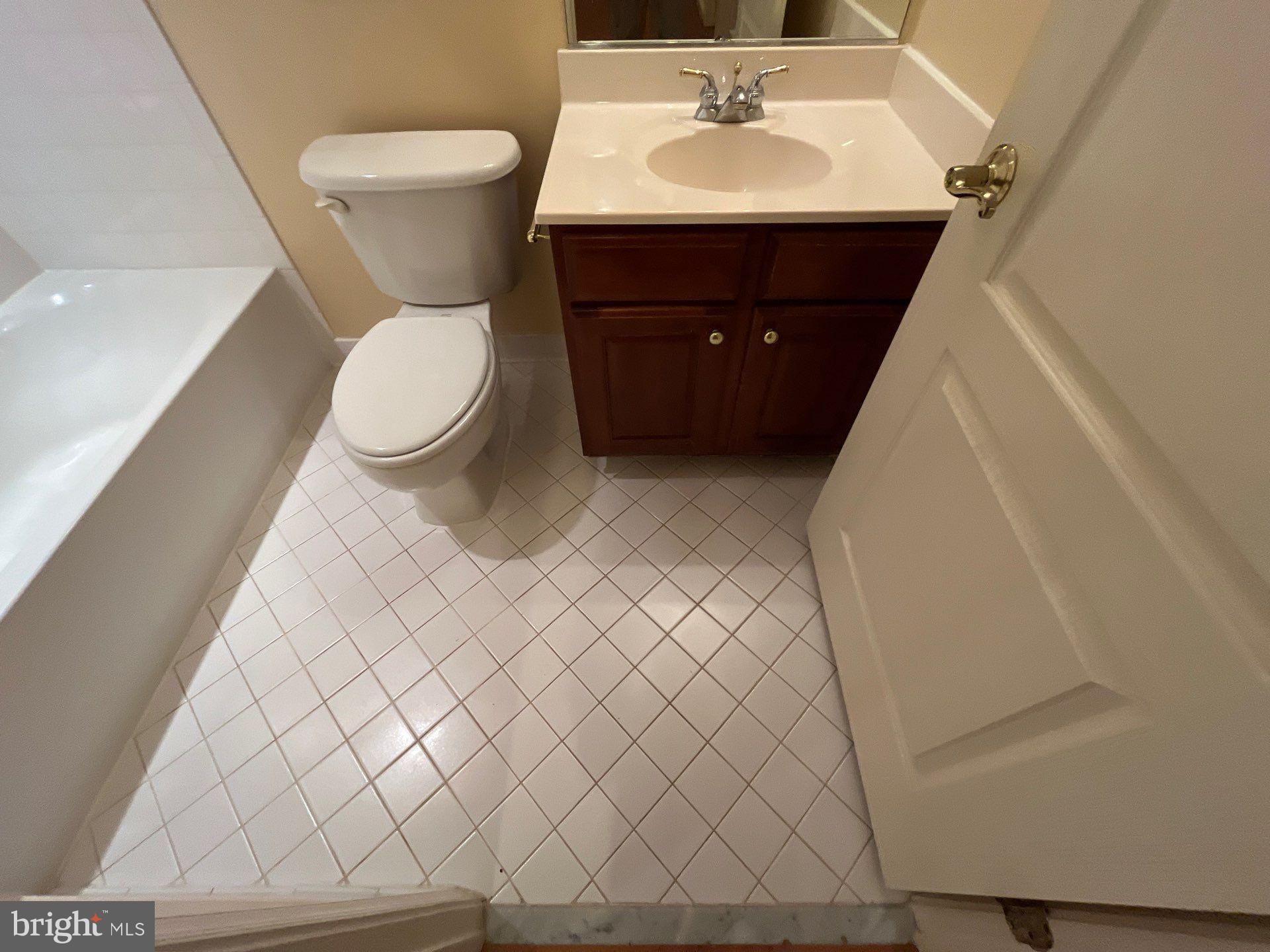 FAIRFAX CENTER LANDBAY - Residential Lease