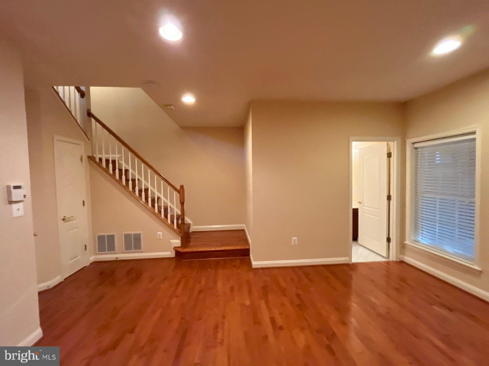 FAIRFAX CENTER LANDBAY - Residential Lease