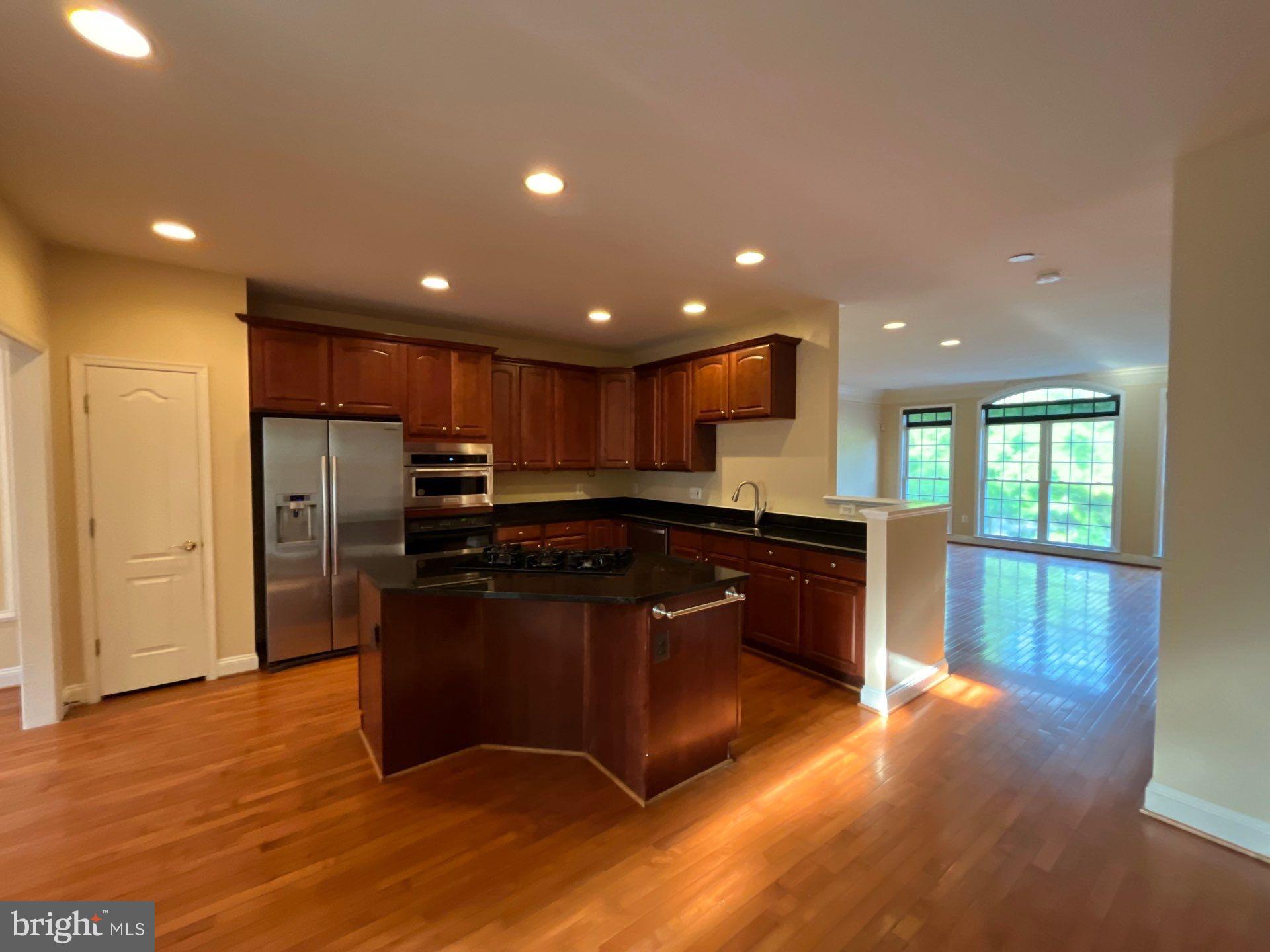 FAIRFAX CENTER LANDBAY - Residential Lease