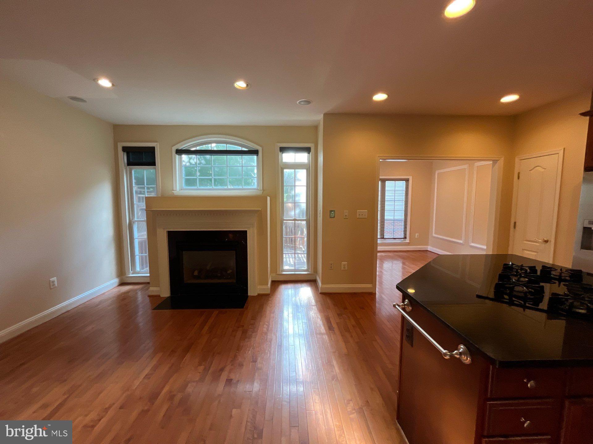 FAIRFAX CENTER LANDBAY - Residential Lease