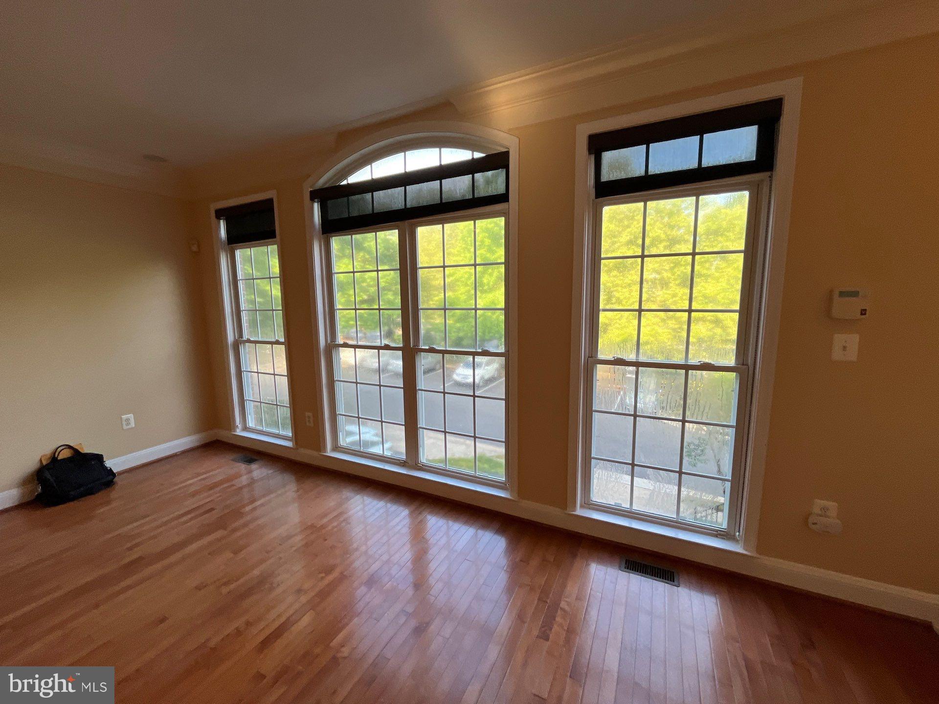 FAIRFAX CENTER LANDBAY - Residential Lease