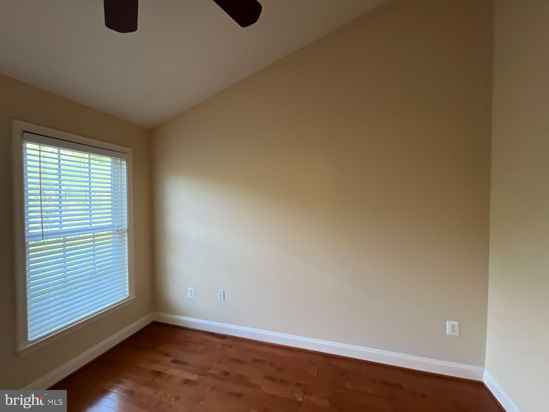 FAIRFAX CENTER LANDBAY - Residential Lease