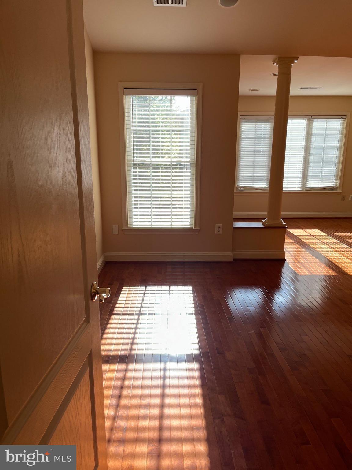 FAIRFAX CENTER LANDBAY - Residential Lease