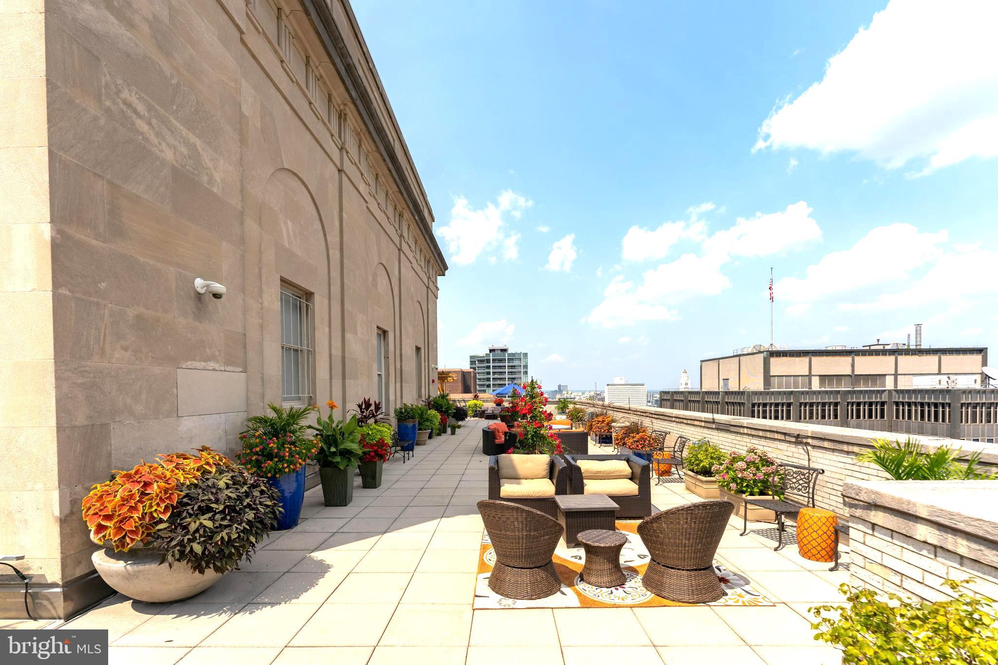 LOGAN SQUARE - Residential
