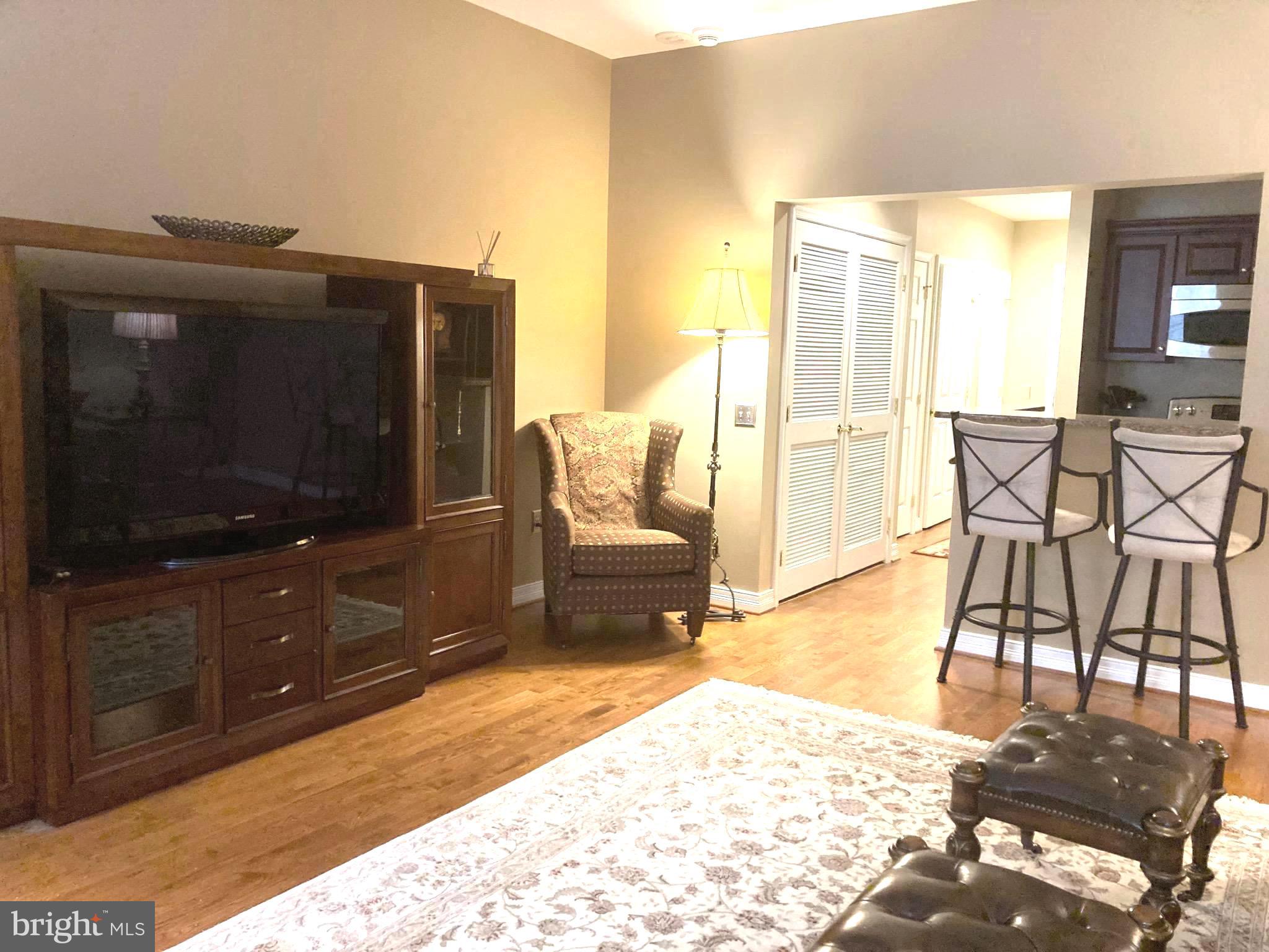 LOGAN SQUARE - Residential