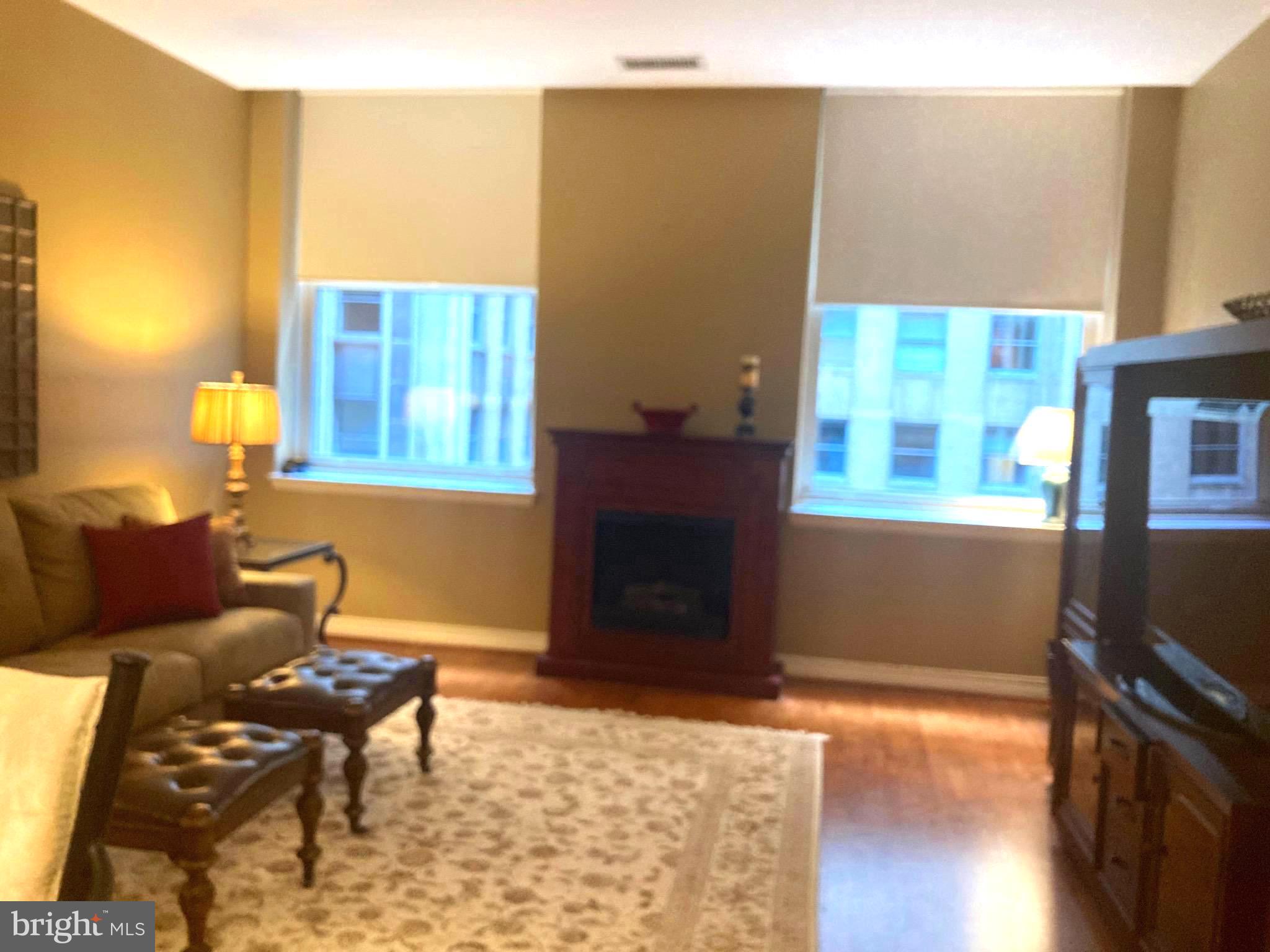 LOGAN SQUARE - Residential