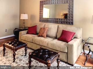 LOGAN SQUARE - Residential