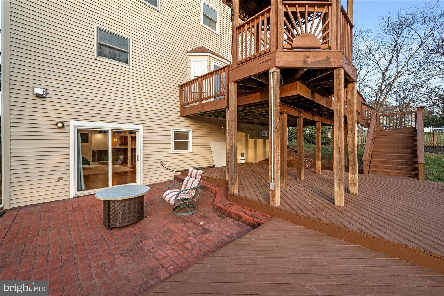 ASHBURN MEWS - Residential