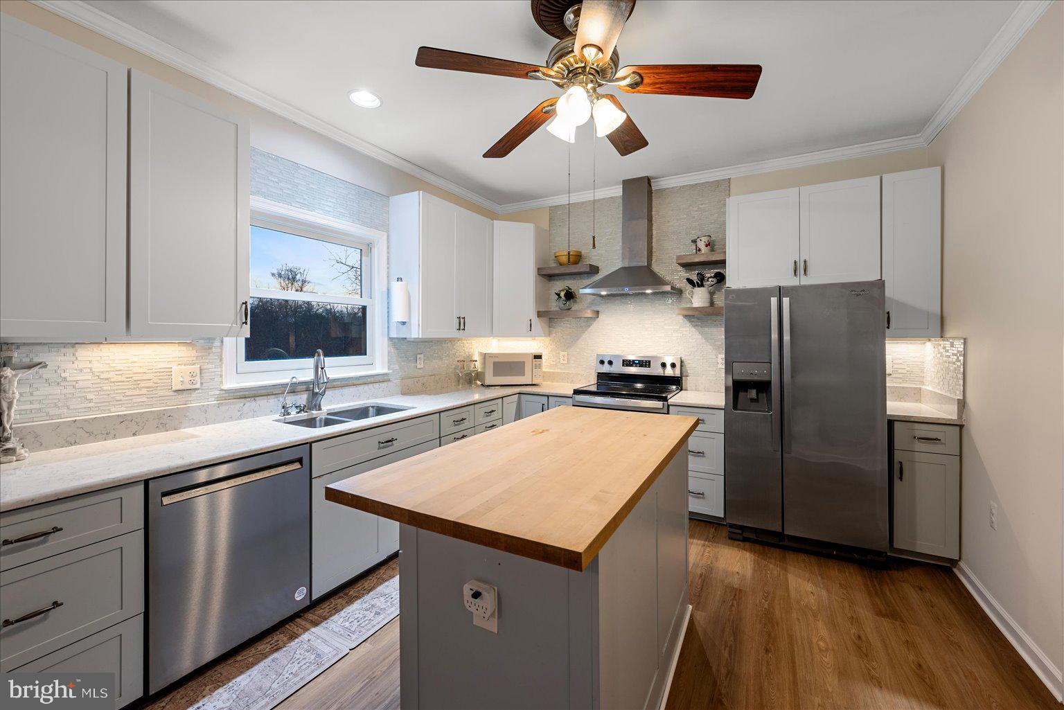 ASHBURN MEWS - Residential