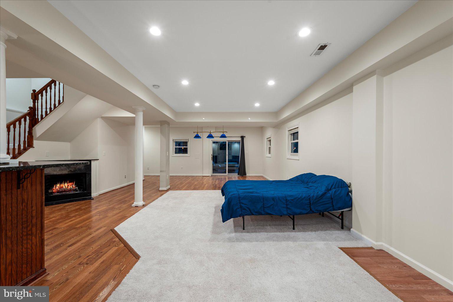 ASHBURN MEWS - Residential