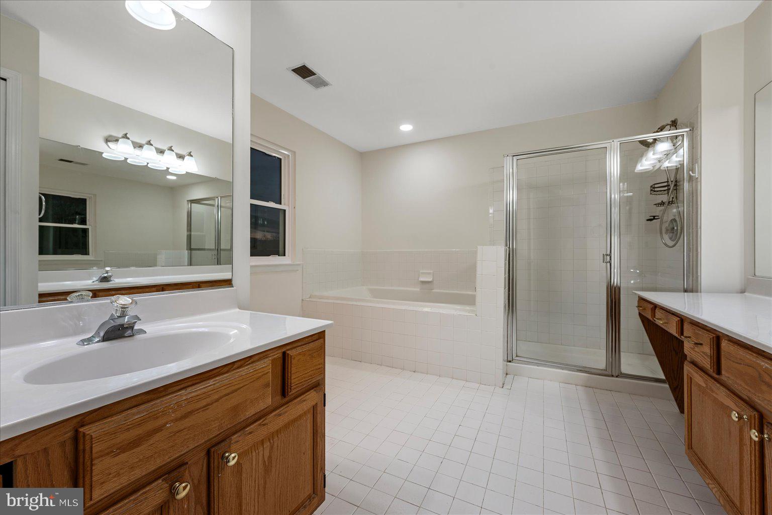 ASHBURN MEWS - Residential