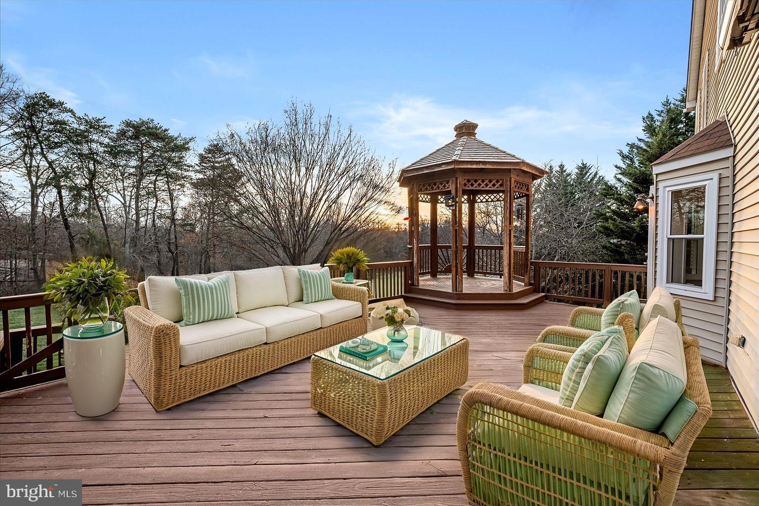 ASHBURN MEWS - Residential