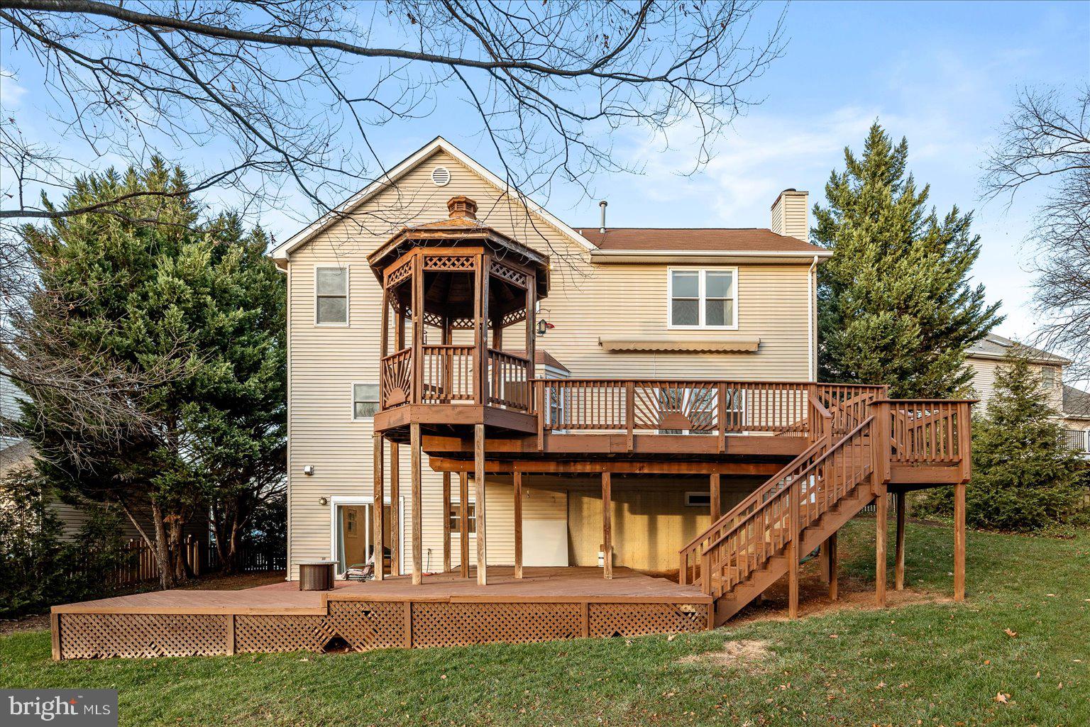 ASHBURN MEWS - Residential