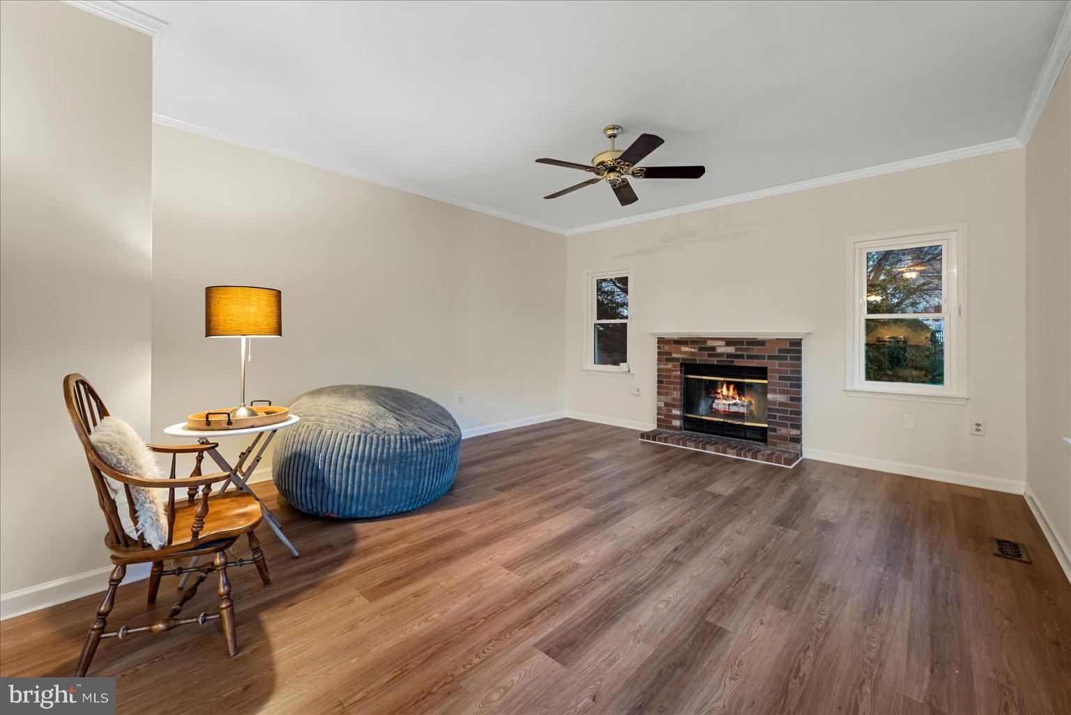 ASHBURN MEWS - Residential