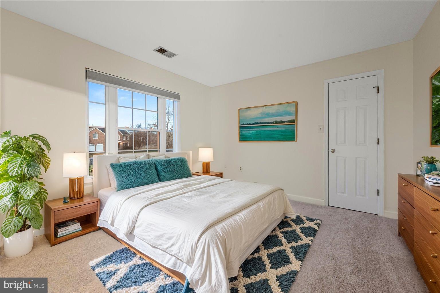 ASHBURN MEWS - Residential