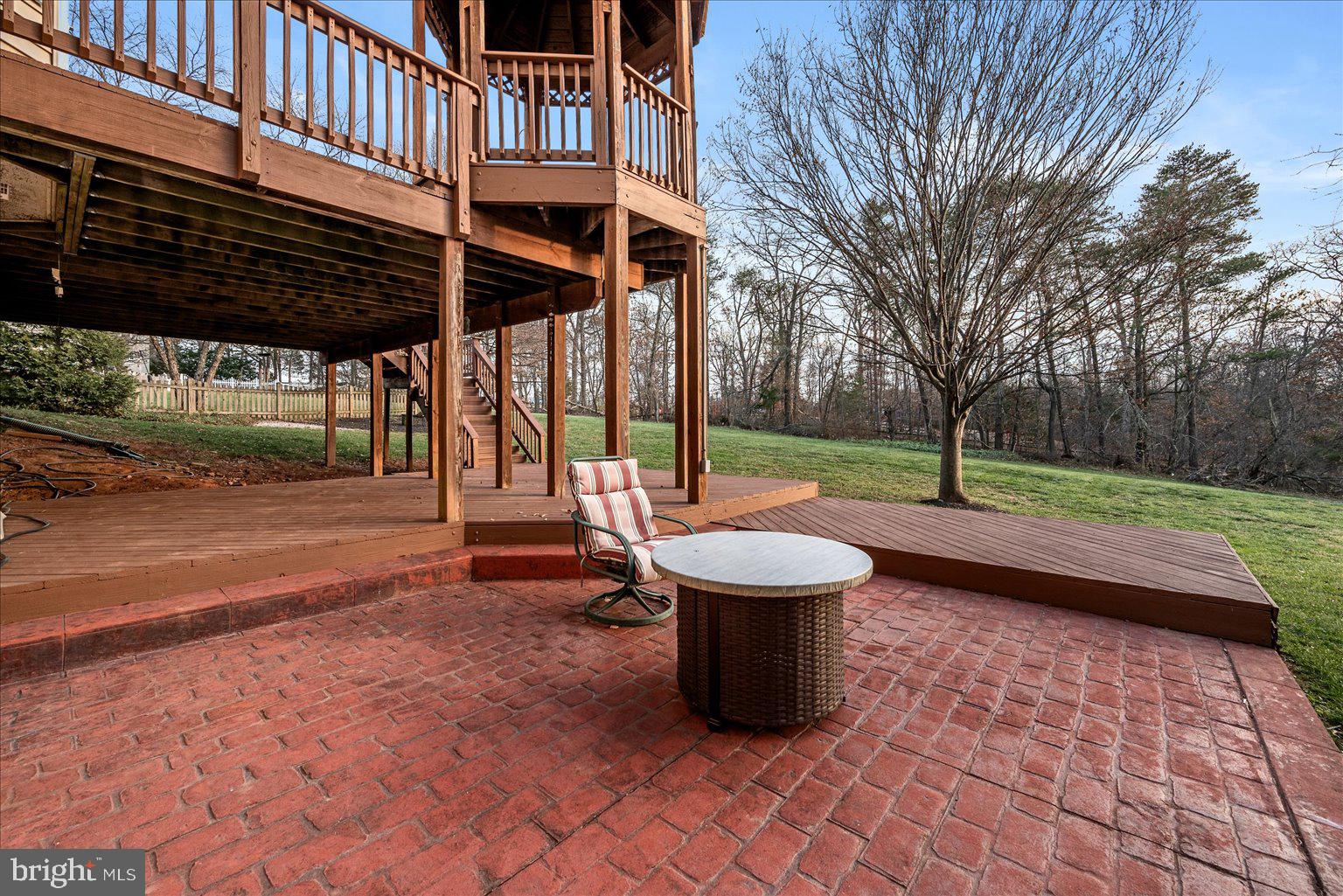 ASHBURN MEWS - Residential