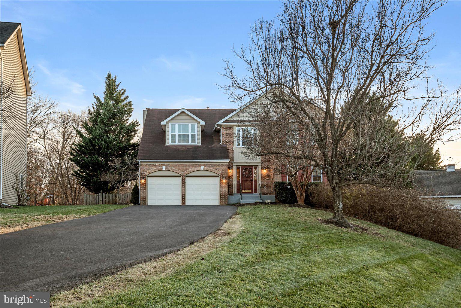 ASHBURN MEWS - Residential