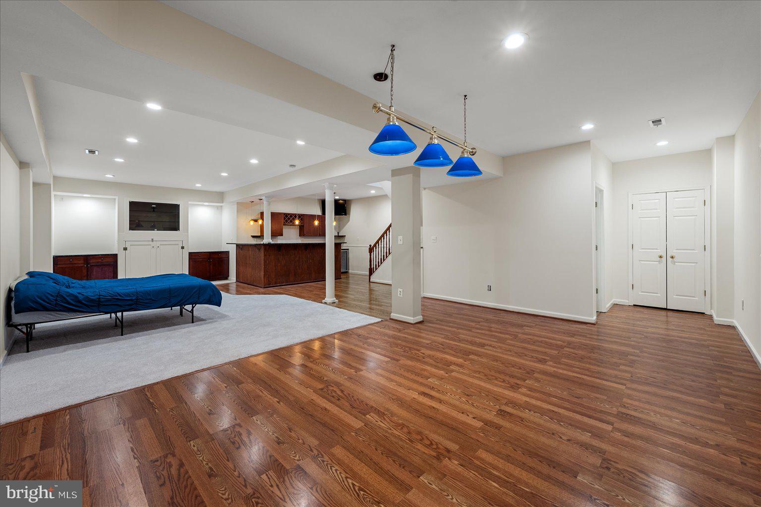 ASHBURN MEWS - Residential