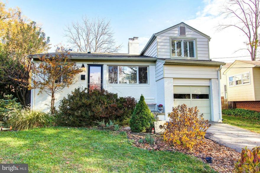 Spacious & sunlit open floor plan with over 1,800 sq. ft. of living space. Don't miss this charmer located in sought after South Four Corners, approximately 1.7mi to Red Line Metro, blocks to trails & parks & convenient to shops at Woodmoor. Three spacious bedrooms, great closets & 2.5 baths including master bath. Bright lower level family room and lots of storage. Fully fenced yard & garage.