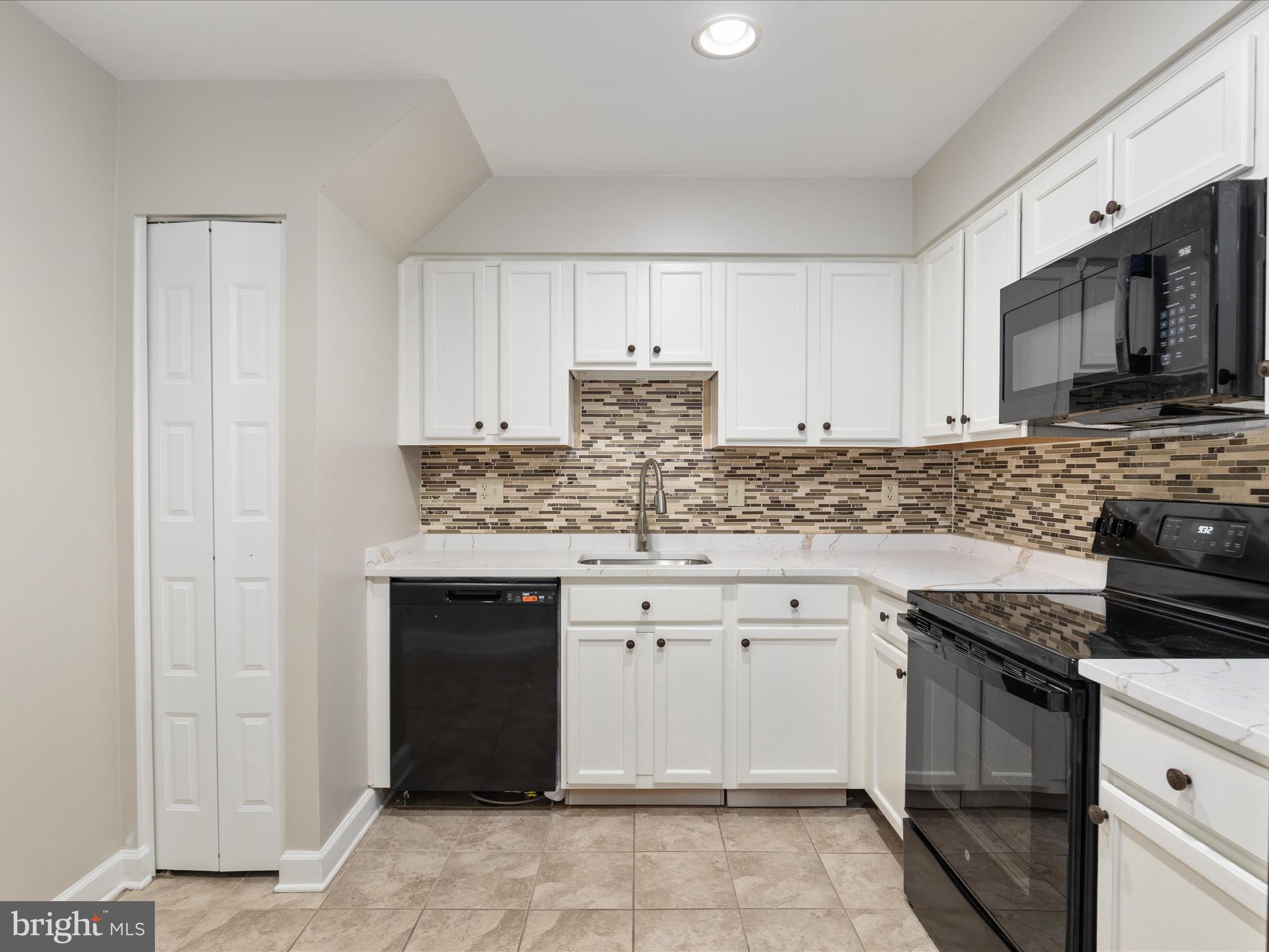 STONINGTON ARTERY - Residential