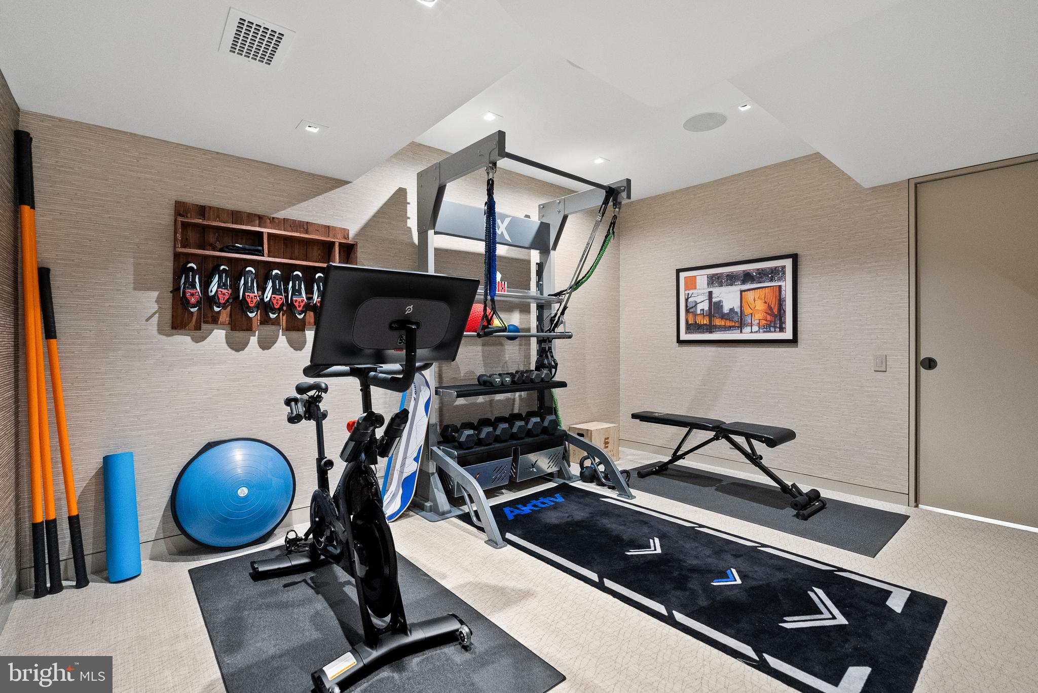 LONGWOOD - Residential