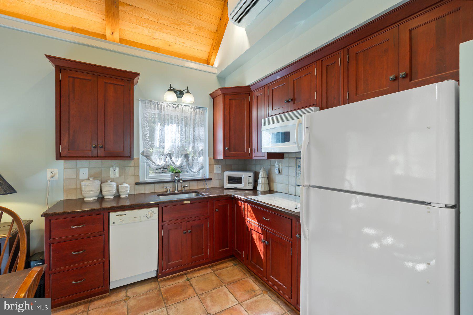 HAWLINGS RIVER ESTATES - Farm