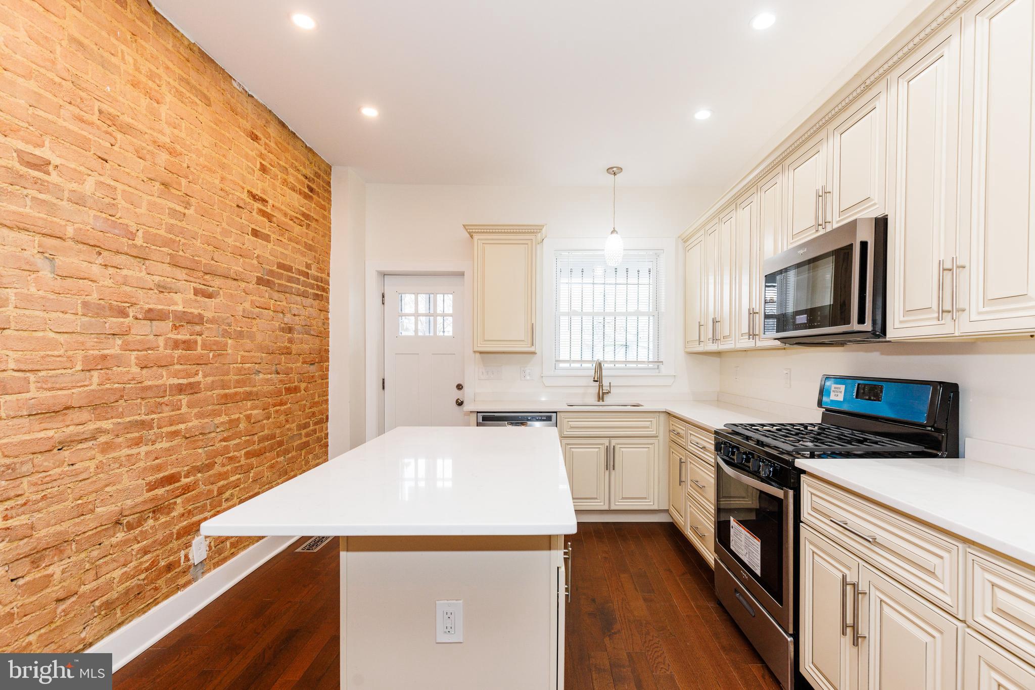 MCELDERRY PARK - Residential Lease