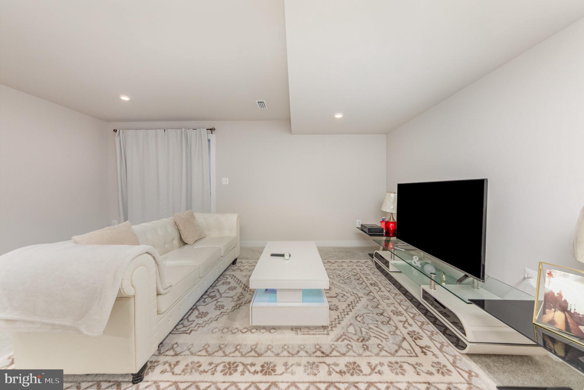 RAPPAHANNOCK LANDING - Residential Lease