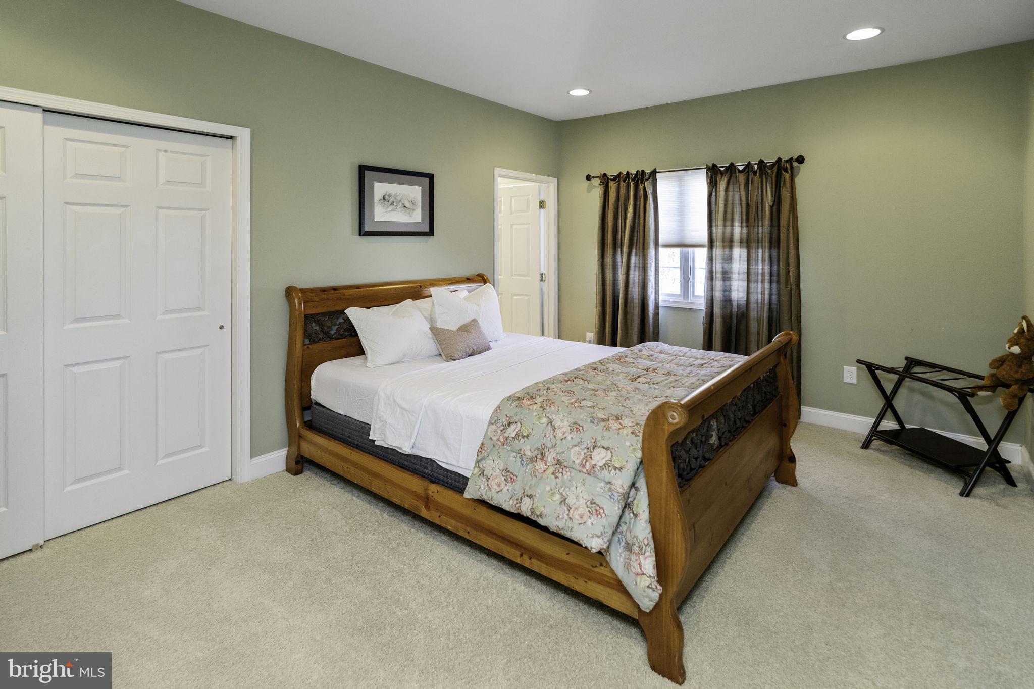 NORTHAMPTON HUNT - Residential